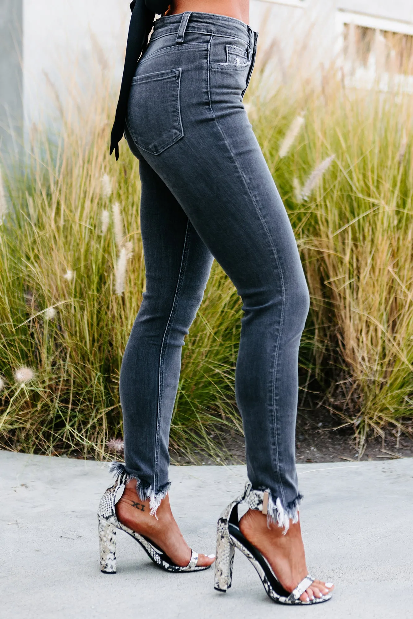 Desdemona Flying Monkey High Rise Button-Fly Cropped Skinny Jeans (Grey)
