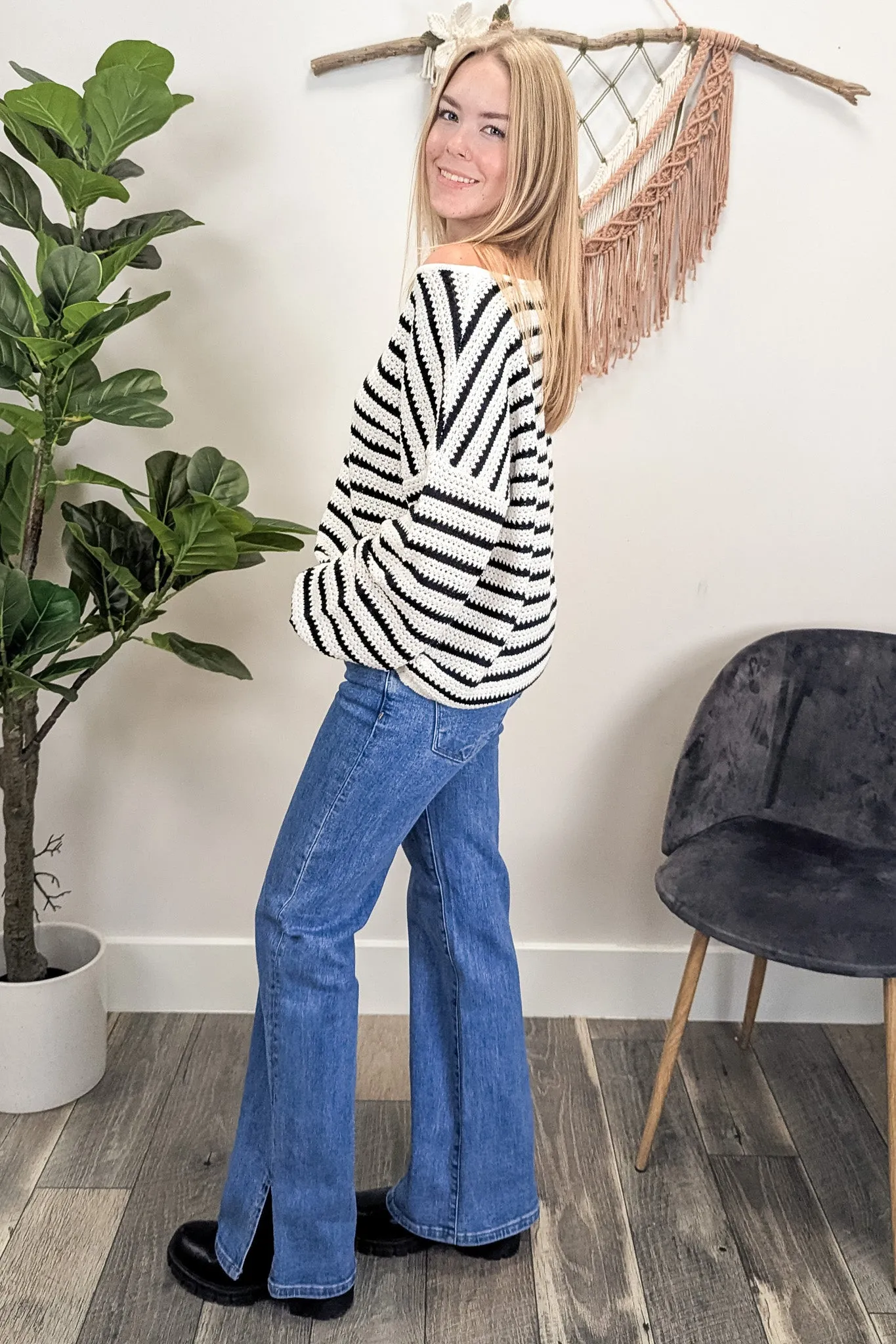 RN Mid Rise Cross Over Straight Jean
